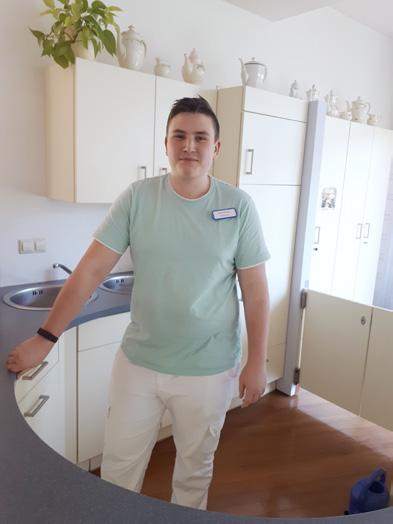 hladar starych Gabriel Kórjeńk lěto 1 wot 3 foto: Marija-Tereza Krawžic Kak wupada wšědny dźěłowy dźeń w tutym powołanju? Rano přińdu na dźěło, započinam 06:30 hodź.