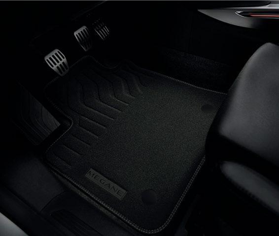 Nowego Renault Megane całkowicie chronią podłogę kabiny. Szczelne i łatwe w utrzymaniu, ich szybkie mocowanie zapewniają dwa specjalne zaciski bezpieczeństwa.