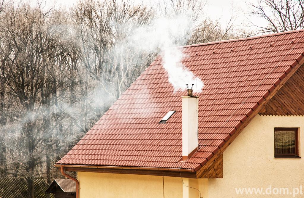 Czym grozi palenie śmieci w kominku? Rocznie w Polsce produkuje się średnio 58 milionów m3 odpadów komunalnych. To jakby zapełnić śmieciami po dach Stadion Narodowy aż 58 razy.