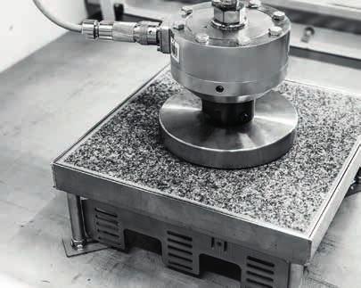 Zasilanie z podłogi Właściwości produktu SYSTEMY INSTALACJI PODPODŁOGOWYCH WŁAŚCIWOŚCI 06 07 06 Obciążenia Norma DIN EN 50085-2-2 określa wymagania dotyczące obciążenia instalacji elektrycznych.