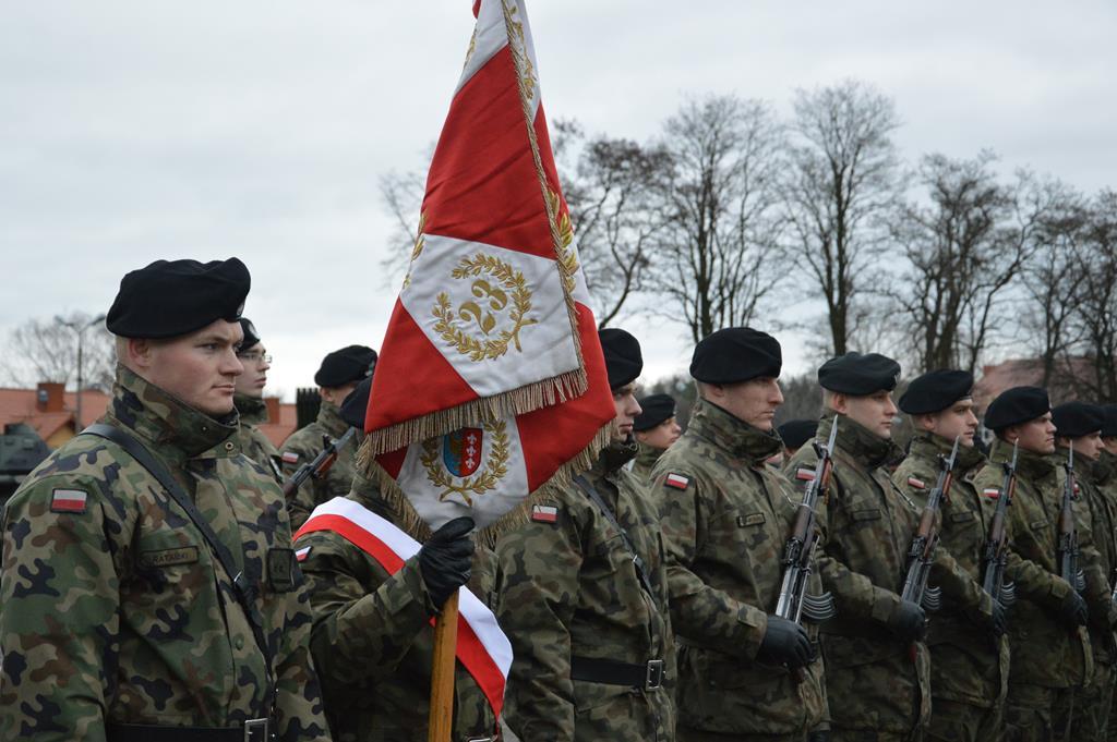 Tradycje RYS HISTORYCZNY 23 ŚLASKIEGO PUŁKU ARTYLERII 23 Śląski Pułk Artylerii stacjonuje w garnizonie Bolesławiec i wchodzi w skład 11 Lubuskiej Dywizji Kawalerii Pancernej.