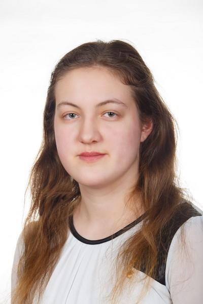 Popowicz Paulina absolwentka klasy IIId, klasa matematycznofizyczna,