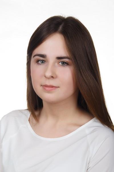 Lipiec Dominika absolwentka klasy IIIe, klasa matematycznogeograficzna,