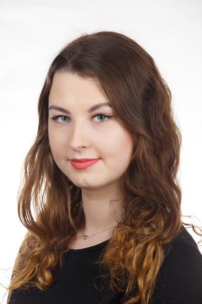 Baj Paulina absolwentka klasy IIIh, klasa humanistycznojęzykowa, średnia