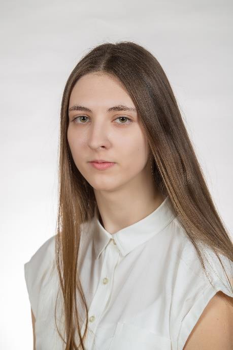 Aleksandra Smoła absolwentka klasy IIIf, klasa