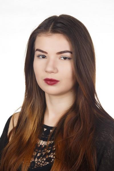 Burda Andżelika absolwentka klasy IIIb, klasa biologicznochemiczna,