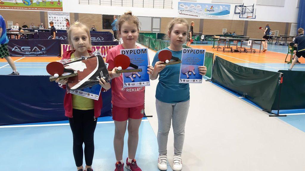 Kategoria II - Rocznik 2010 i młodsi (klasy I i II) : Dziewczęta : 1. Przybylska Aleksandra (LUKS ABC ŻAK Pisanica) 2. Czaplejewicz Lena (MLKS Czarni Olecko) 3.