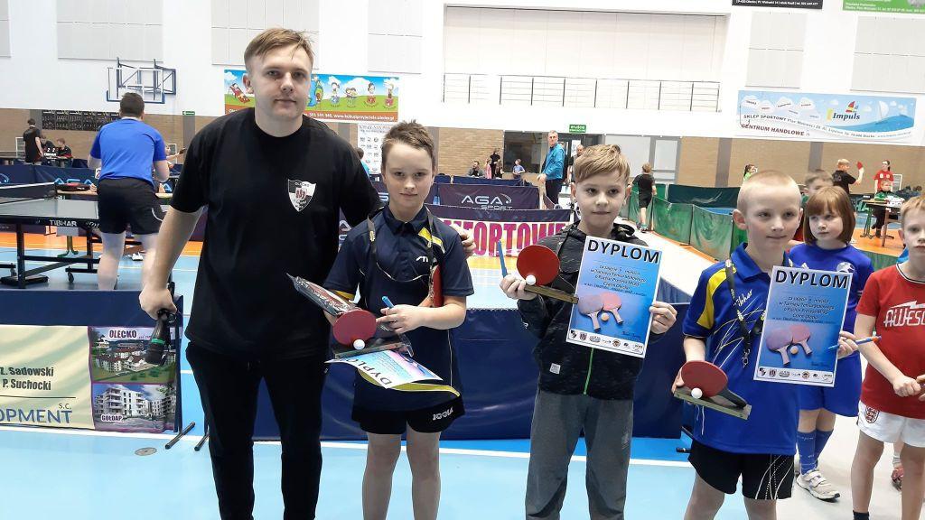 Chłopcy : 1.Gytis Saukaitys (Litwa) 2.Dzikoński Dominik (LUKS ABC ŻAK Pisanica) 3.Kresin Kamil (UKS Giżycko) 4.Saulewicz Jan (MLKS Czarni Olecko) 5-6.Zera Krzysztof (UKS Giżycko) 5-6.