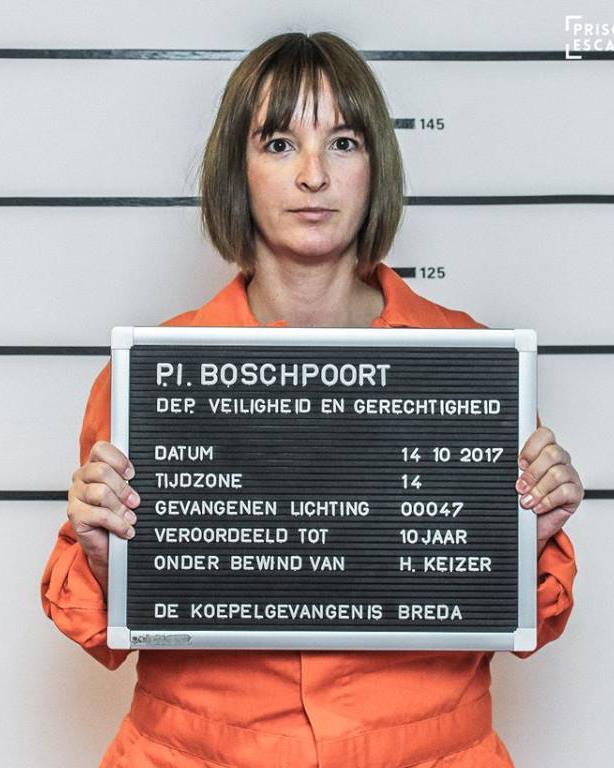 A K C J A 3 LATA...; 10 LAT ; 25 LAT Zdjęcie zaczepne + krótkie filmy nagrane przez pracowników targów. 1. Zdjęcie zaczepne z mugshotem policyjnym oraz tablicą wzrostu w tle.