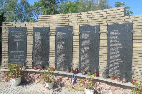 Tablice upamiętniające martyrologię ludności Dowbysza