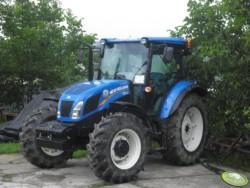 https://www. fot. agrofoto_ursus3512mf New Holland TD 5.85 to najpopularniejszy ciągnik w 2018 roku. Kieleckie targi Agrotech stanowiły okazję do wręczenia Nagród AgriTrac.