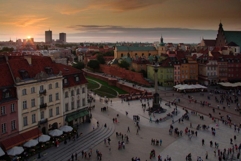 Warszawa, Stare Miasto (fot. Studioyayo) Dwa jednoczesne zjawiska strukturalne osłabiają obecnie pozycję Stanów Zjednoczonych Ameryki, zmieniając ład światowy.