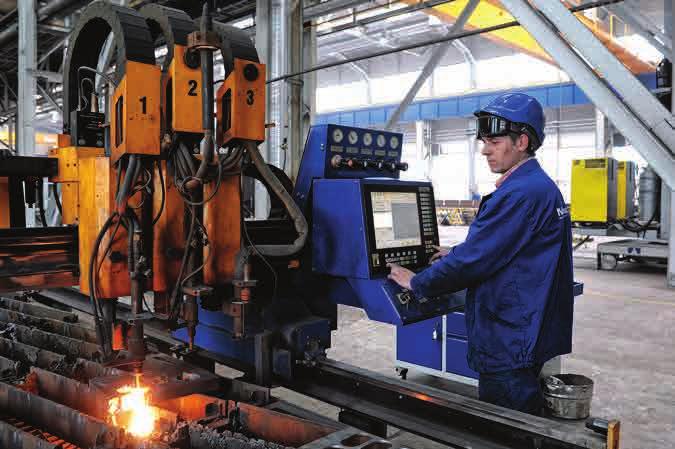 Zakład posiada powierzchnię produkcyjną i magazynową przekraczającą 11000 m 2. Zdolność miesięcznego przerobu wynosi 700 ton.
