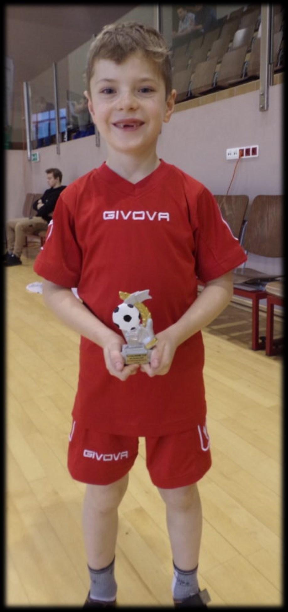 Tam na hali sportowej spotkały się zespoły FREE KIDS Zawonia, PARASOL Wrocław (dwie drużyny), UKS GOKIS Kąty Wrocławskie, FC Wrocław Academy, PIAST Żmigród, ASTRA Krotoszyn, SPORTING Wrocław (dwie