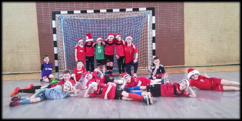 Mikołajki na sportowo :) Tak drużyna piłkarzy UKS GOKiS Kąty Wrocławskie świętowała Mikołajki. W tym dniu wszyscy byliśmy Mikołajami.