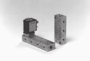 Podstawa dla zaworów elektromagnetycznych EV310A FL Pojedyncza podstawa lub rozdzielacz ze złączem kołnierzowym 22 x 22 mm dla cieczy i gazów obojętnych Złącza A: M5 Złącze P: G 1 / 8 Podstawa jest