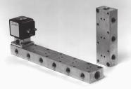 Podstawa dla zaworów elektromagnetycznych EV310B FL i EV310A FL Złącza A: G 1 /8 Złącze P: G 1 / 4 ze złączem kołnierzowym 32 32 mm dla cieczy i gazów obojętnych Pojedyncza podstawa lub rozdzielacz