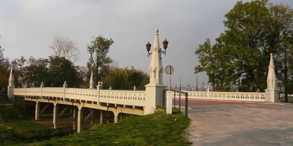 Domieszki a koszt użytkowania konstrukcji Efektem stosowania domieszek jest znacząca poprawa