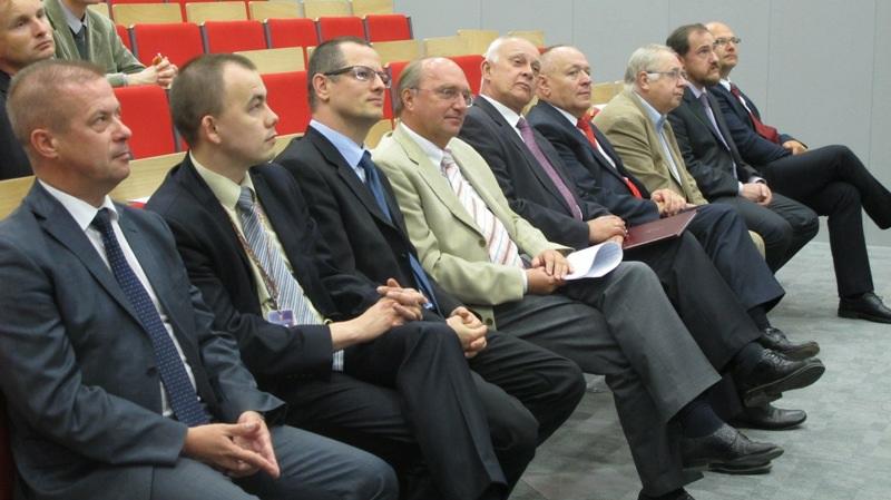 spotkania o potrzebie zmian w podejściu do energetyki i pozytywnych doświadczeniach Bawarii w zakresie decentralizacji źródeł energii.