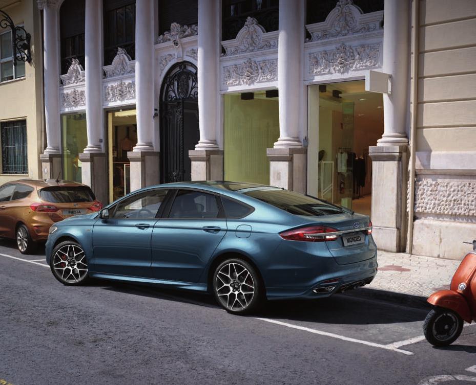 Mondeo ułatwia parkowanie System Active Park Assist wyszukuje miejsce parkingowe. System Active Park Assist wyszukuje odpowiednie miejsca parkingowe i może automatycznie nakierować do nich samochód.