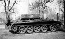 188 Bogdan SZUKALSKI, Robert HAŁEK Fig. 1. Recovery tractor B-70 The B-70 was designed to recover damaged vehicles from the battlefield and to carry out minor repairs.