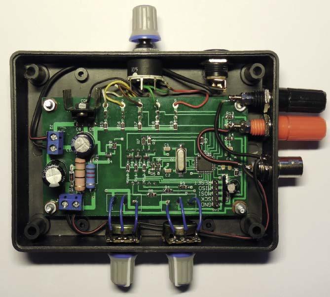 Cyfrowy generator sygnału prostokątnego AVT 5418 Nieodzownym przyrządem w pracowni każdego elektronika jest generator.