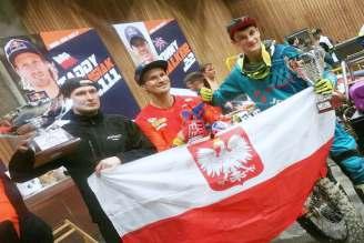 klubów jakie wnoszą do nich członkowie oraz władze.