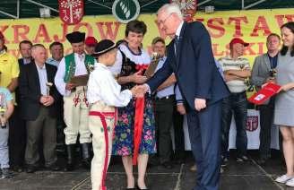 ZDROWIE, POMOC SPOŁECZNA Na tym obszarze samorząd współpracuje z Fundacją Kultura-Troska-Otwartość oraz Spółdzielnią Socjalną Okno na świat, która prowadzi całodzienną opiekę nad