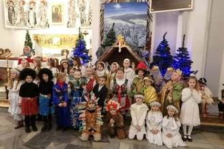 ŻYWY ORSZAK Motorem działań i organizacji wielu ważnych wydarzeń religijnych, a także kulturalnych jest parafia Słopnice Górne. Pod kierunkiem proboszcza ks.