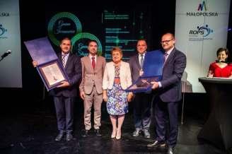 Co roku, parafianie i pozostali mieszkańcy Słopnic są zaskakiwani nowymi inicjatywami parafii. Do tych, które już na stałe weszły w kalendarz życia parafii należą m.in. żywa szopka, barwny Orszak Trzech Króli.