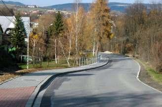 Do całości prac w zakresie ulepszania infrastruktury dróg powiatowych należy doliczyć kolejną, bardzo kosztowną, inwestycję zrealizowaną w 2017 rok na terenie Słopnic przez Powiat Limanowski.