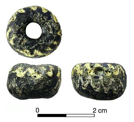 TANAIS, RUSSIA. EXCAvATIONS IN THE 2016 SEASON fig. 10. Glass bead, inv. no. T.XXv.16.10p (photo by P. Lech). Ryc. 10. Szklany paciorek, nr inw. T.XXv.16.10p (fot. P. Lech). fig 11.