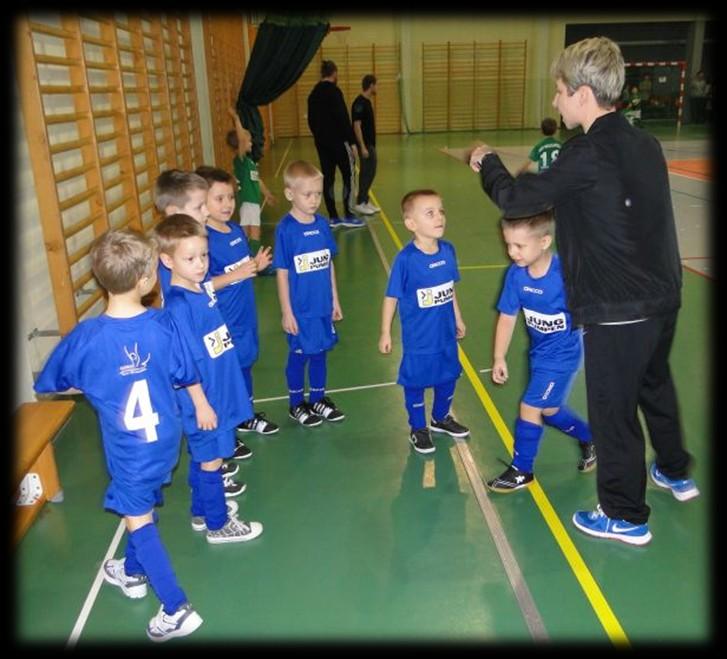 Najmłodsi piłkarze walczyli w turnieju GAME CUP Najmłodsza grupa piłkarzy UKS GOKIS Kąty Wrocławskie, która od września br. rozpoczęła treningi uczestniczyła w sobotę 19.12.2015r.
