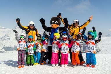 KLUB PINGWINA Szkolenie narciarskie dla dzieci SZKOLENIE