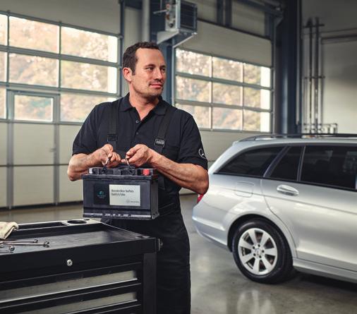 Akumulatory Zawsze pewny start. Oryginalne akumulatory Mercedes-Benz o wyższym prądzie rozruchowym i dłuższej żywotności. Akumulatory o żywotności do 5 lat Do samochodu, gotowi, start!