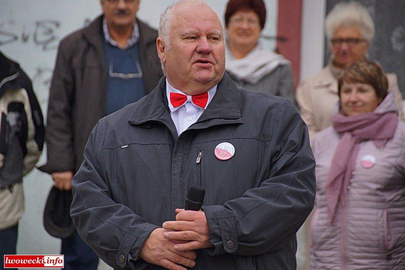 Burmistrz Olgierd Poniźnik w krótkim przemówieniu mówił o tym czym dzisiaj dla nas, dla Polaków żyjących w wolnym kraju powinien być patriotyzm.