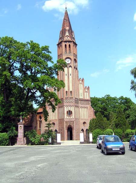 Kościoły Kościół Parafialny w Kamieńcu Tutejsza parafia istnieje już od XII wieku. Pierwszą świątynię pod Świętego Wawrzyńca wzniesiono w 1510 roku.