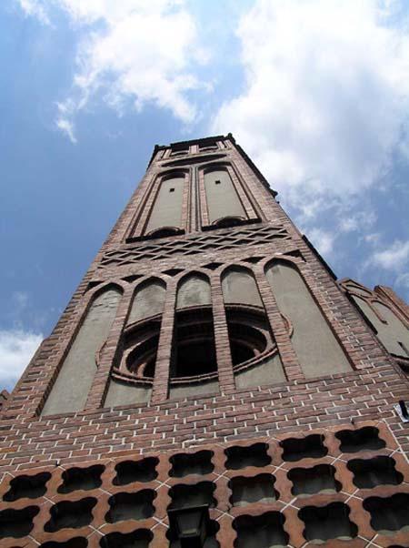 Zasadnicze prace rozpoczęły się w 1993 roku, odnowiono wtedy prezbiterium i tzw. pseudotransept. Drugi etap prac rozłożono na następne dwa lata.