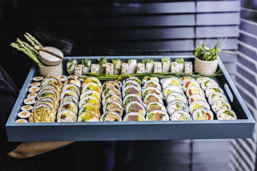 ARCYWARSAW Futomaki Special z pieczonym łososiem Futomaki Philadelphia z ananasem i łososiem Futomaki Maguro z tuńczykiem i sosem wasabi California Philadelphia z łososiem i trawą morską California