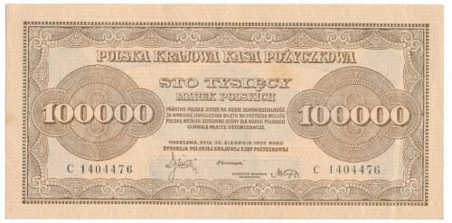 centralnie wzdłuż prawego marginesu.