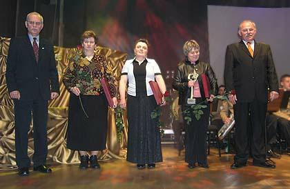 którym zamiast miejskiego hałasu, słyszy się śpiew ptaków. Przyroda jest tu blisko - strzeliste sosny, parkowe alejki, ogród pełen kwiatów.