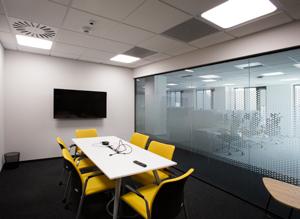 Taka kompleksowa instalacja oświetleniowa, zgodna z ideą Human Centric Lighting (HCL), pozytyw- nie wpływa na prawidłowe funkcjonowanie organizmu i dobre samopoczucie człowieka.