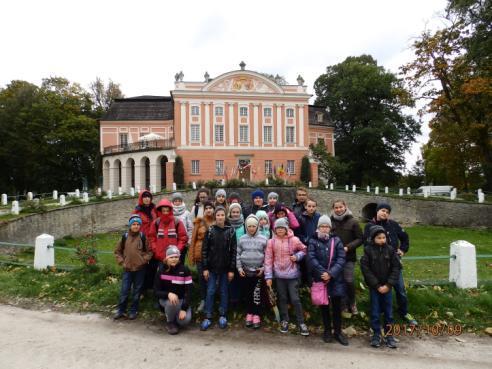 Po zakończeniu zabawy wszyscy uczestnicy przygody udali się z kartami odpowiedzi do recepcji zamkowej, gdzie zgodnie z