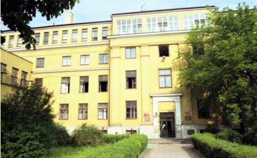 O BIBLIOTECE Historia W roku 2019 Biblioteka Uniwersytecka obchodzi swoje 50. Urodziny.