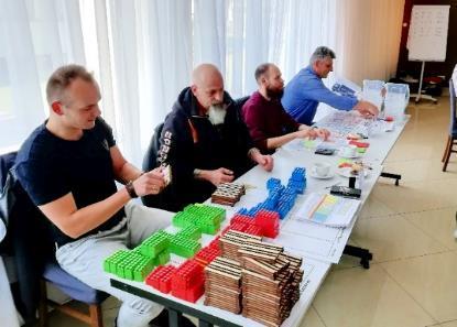 Gra procesowa Poziom trudności poprowadzenia gry Poziom znajomości Lean przez uczestników gry Magazyn Gra pozwala na omówienie najczęściej występujących problemów w procesach, w których sprawność