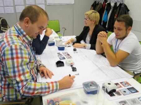 elektronicznej (wykorzystywane w grze oraz do
