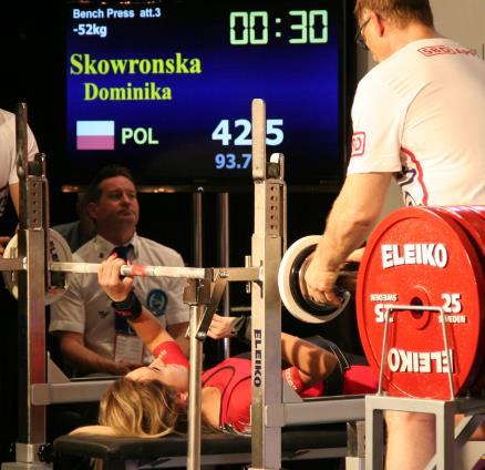 W sumie trójboju uzyskała 222,5 kg, poprawiając tym samym swój najlepszy wynik, jeszcze z grudnia ubiegłego roku, o 17,5 kg.