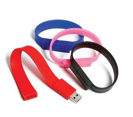 7. Bransoletka z pendrivem 1. Opis Materiał: silikon. Parametry: pojemność 32 GB. Kolor: biały, seledynowy, niebieski i czarny. Opakowanie: woreczek foliowy.