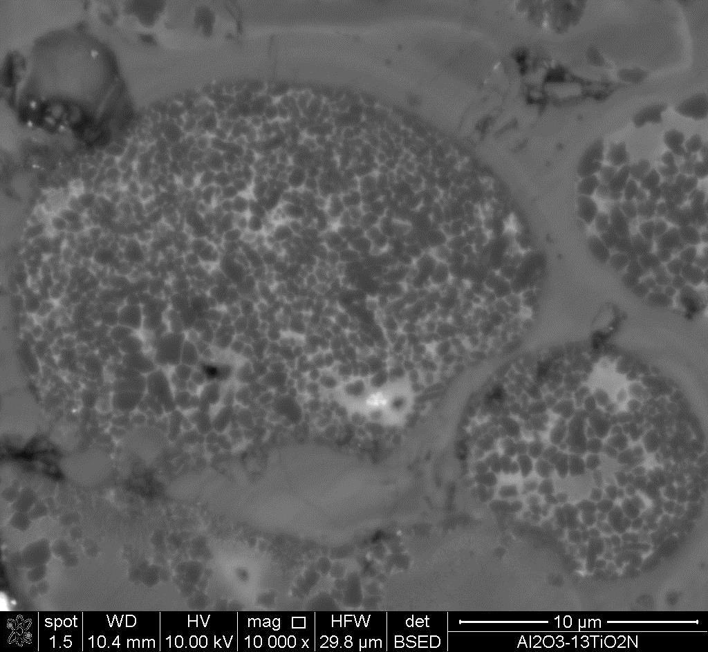 Rys. 5. Mikrostruktura natryskanej plazmowo powłoki nanostrukturalnej Rys. 6.