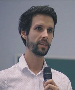 46 Antwerpia po polsku wrzesień 2019 Besser Van Der Kolk (profesor psychiatrii i dyrektor medyczny The Trauma Center w Bostonie) w swojej (świetnej!) książce Strach ucieleśniony.